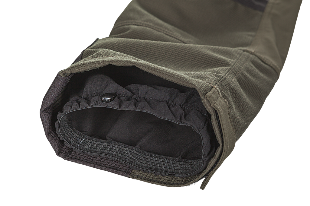 Elasticated gaiter with metal lace hook to fix on shoe laces