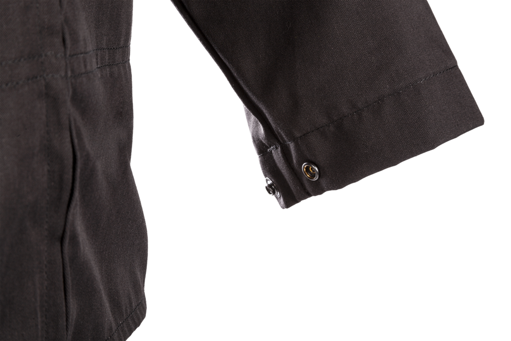 Sleeve narrowing by press studs